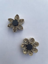 Load image into Gallery viewer, Book Magnets - Set of 2 Flowers