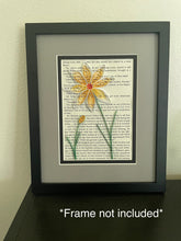 Load image into Gallery viewer, Quilled Daffodil Book Art